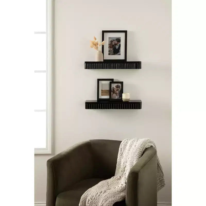 Kate & Laurel All Things Decor Set di 2 mensole flottanti Reid a coste nere