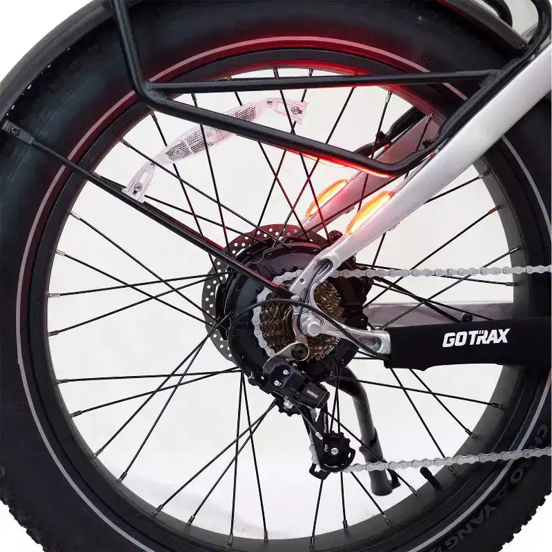 Bicicletta elettrica ibrida GOTRAX per adulti con pneumatici fat da 26" e telaio ribassato - Argento