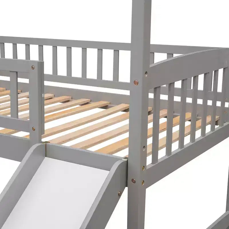 Letto a soppalco/a casetta Whisen 79.5L x 41.8W moderno, dimensione doppia, con scivolo