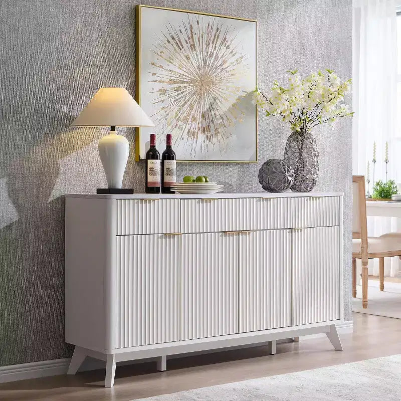 Mobile credenza da 60", Tavolo da caffè con scanalature, 3 cassetti e 4 ante, Credenza moderna per sala da pranzo, soggiorno