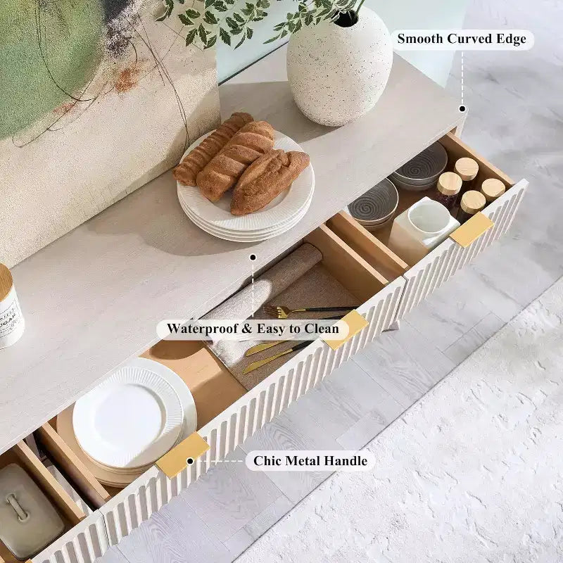 Mobile credenza da 60", Tavolo da caffè con scanalature, 3 cassetti e 4 ante, Credenza moderna per sala da pranzo, soggiorno