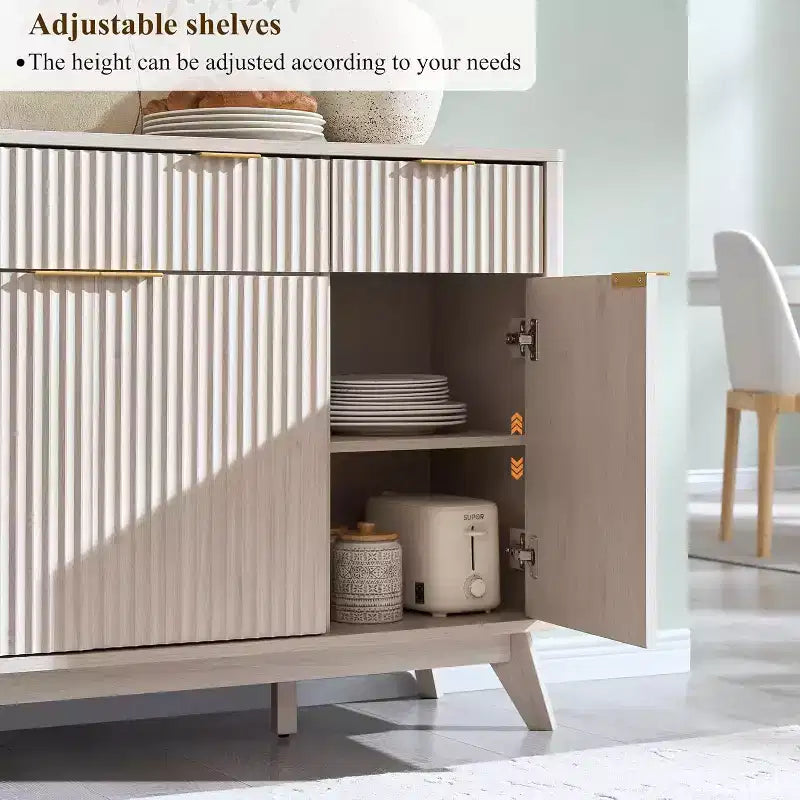 Mobile credenza da 60", Tavolo da caffè con scanalature, 3 cassetti e 4 ante, Credenza moderna per sala da pranzo, soggiorno
