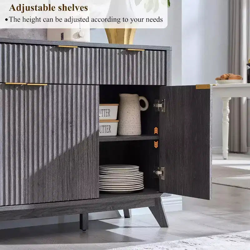 Mobile credenza da 60", Tavolo da caffè con scanalature, 3 cassetti e 4 ante, Credenza moderna per sala da pranzo, soggiorno