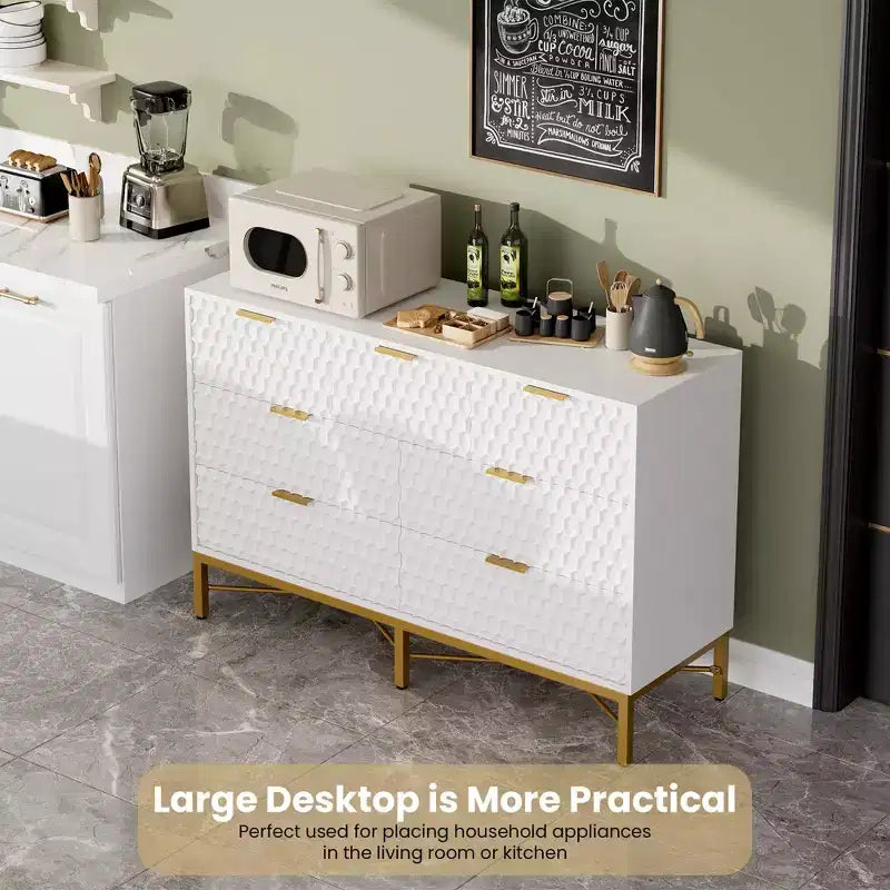 Comò moderno a 7 cassetti con piano largo e cassetti profondi. Un ampio cassettone in legno per camera da letto, corridoio o soggiorno.