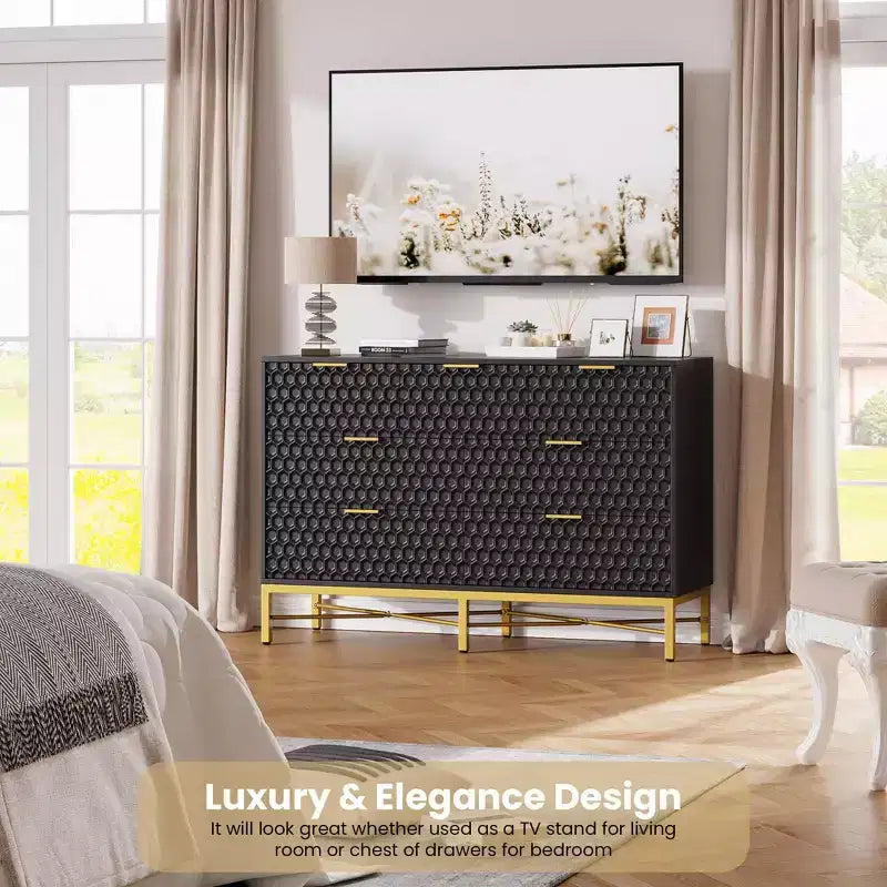 Comò moderno a 7 cassetti con piano largo e cassetti profondi. Un ampio cassettone in legno per camera da letto, corridoio o soggiorno.