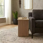 Tavolino con design a coste quadrate - Comodino, mobile d'accento utilizzabile come tavolino - Tavolino compatto dal look moderno - 20, legno naturale