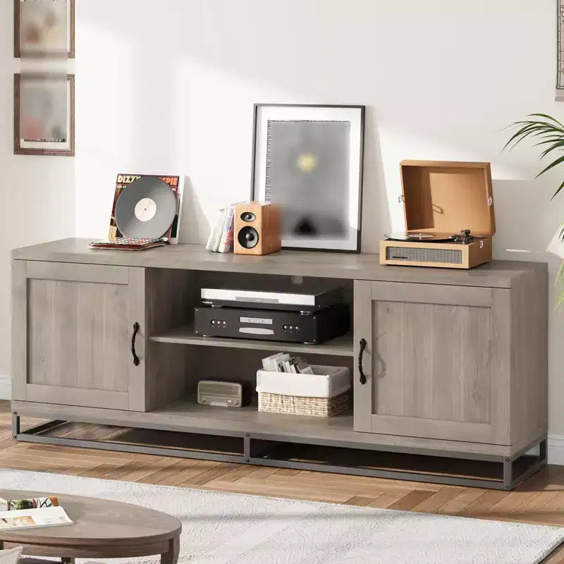 Mobile TV moderno per TV fino a 75'', mobile porta TV da 63 pollici in legno con ripiani regolabili e gambe in metallo, tavolo console TV multimediale per soggiorno