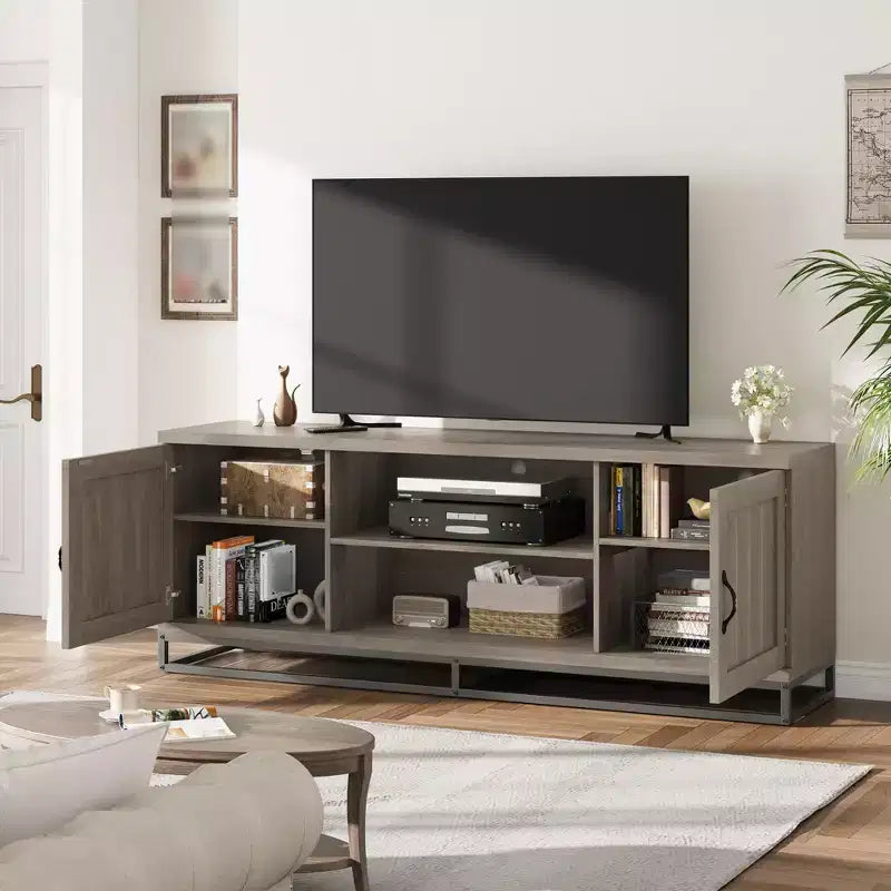 Mobile TV moderno per TV fino a 75'', mobile porta TV da 63 pollici in legno con ripiani regolabili e gambe in metallo, tavolo console TV multimediale per soggiorno