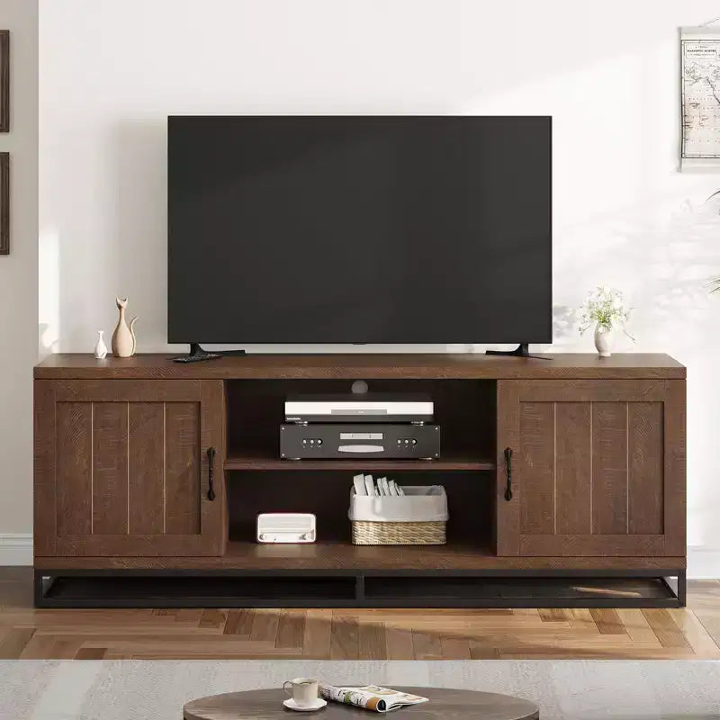 Mobile TV moderno per TV fino a 75'', mobile porta TV da 63 pollici in legno con ripiani regolabili e gambe in metallo, tavolo console TV multimediale per soggiorno
