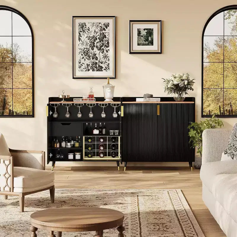 Mobile bar moderno con portabottiglie e credenza a buffet, ante in vetro scanalato e cassetti portaoggetti per cucina, sala da pranzo