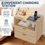 Comodino Acekool Fluted Farmhouse con Stazione di Ricarica, Tavolino Moderno di Metà Secolo da 23" con 2 Cassetti e Ripiano Aperto
