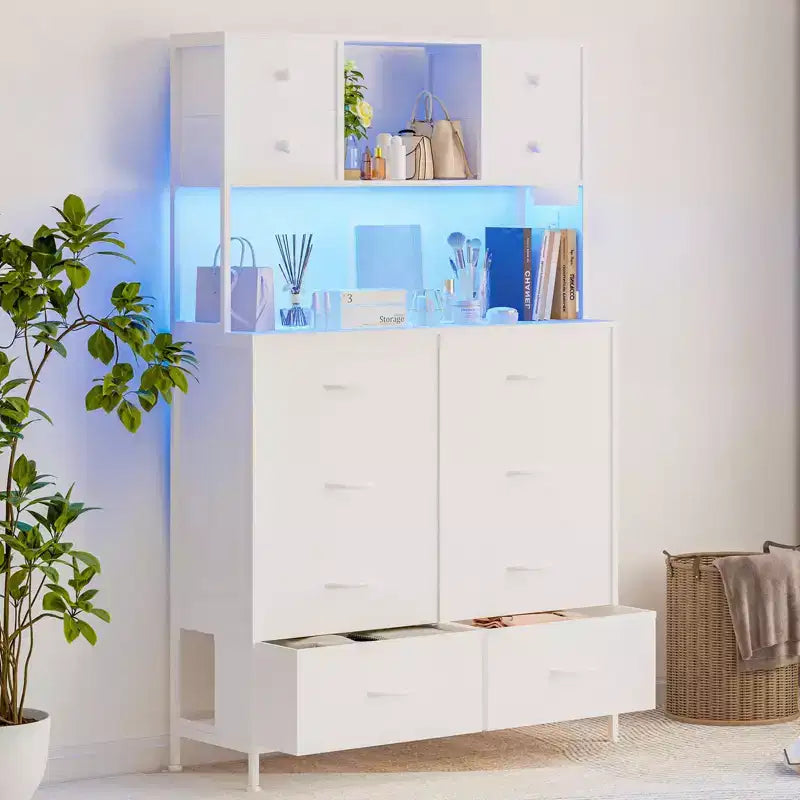 Cassettiera per Camera da Letto, Comodino in Tessuto a 12 Cassetti con Illuminazione, Presa di Corrente e Ripiani Aperti, Piano in Legno e Struttura in Metallo