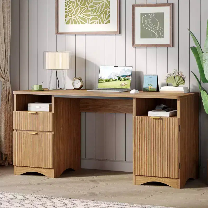 Bestier Scrivania Direzionale Moderna da 150cm con Spazio Contenitivo, Scrivania da Ufficio a Casa in Legno con 2 Cassetti e 3 Vani, Scrivania Scanalata per Studio e Soggiorno