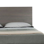 Letto a piattaforma Leen King Size, Gambe in metallo nere, Testiera a pannelli grigia