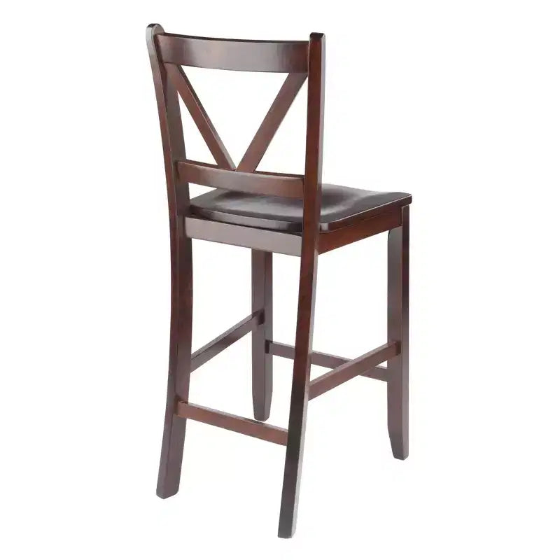 Set di 2 sgabelli da bar Victor con schienale a V da 61 cm (altezza bancone) in legno/noce - Winsome