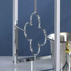 Carrello da portata Shop At Home Buncrana Glass Top 24/7 in cromo: motivo a quadrifoglio contemporaneo, ripiani in vetro temperato