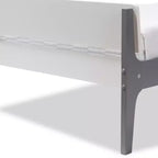 Letto a piattaforma Twin Nereida Modern Classic Mission Style in Legno Rifinito Bianco/Grigio - Baxton Studio