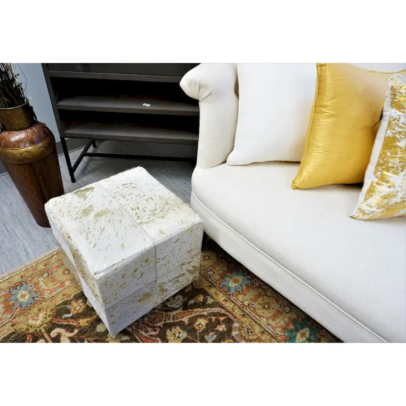 Pouf cubico in pelle dorata Home&Manor